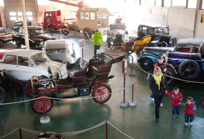 Discover the history of automobile and road transport since 1895 at the Musée de l'Auto Mahymobiles in Leuze-en-Hainaut